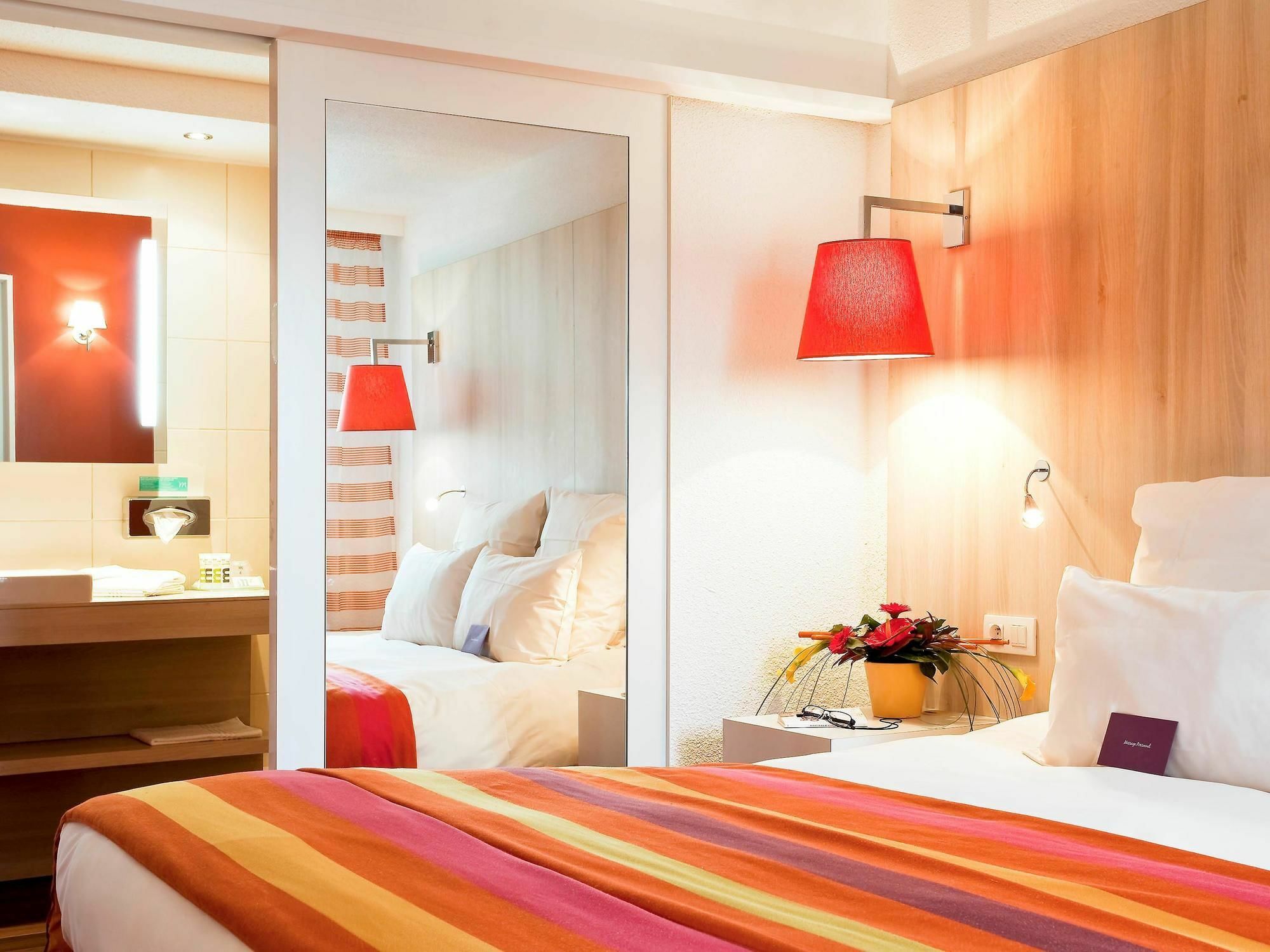 Mercure Pau Palais Des Sports Экстерьер фото