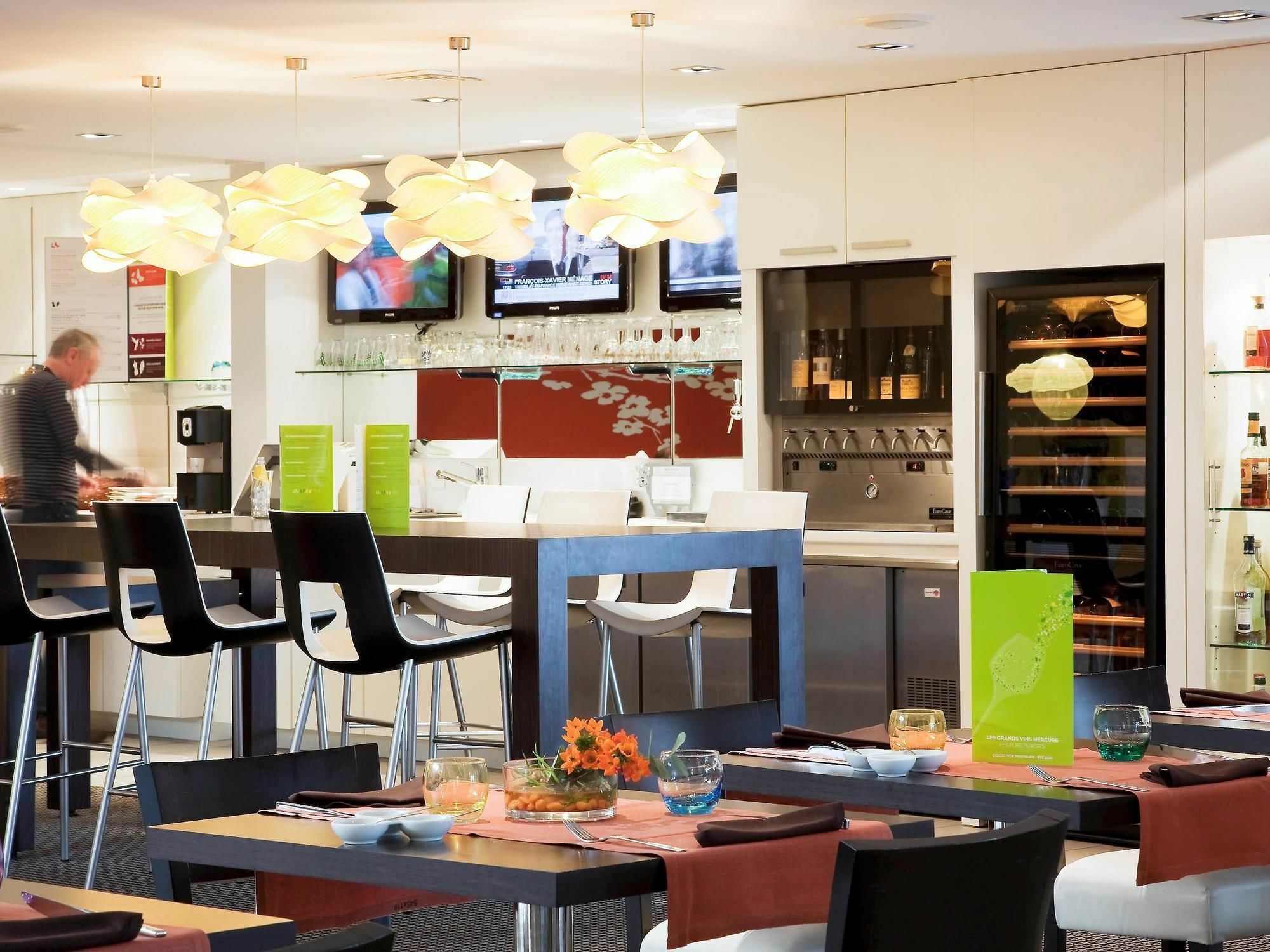 Mercure Pau Palais Des Sports Экстерьер фото